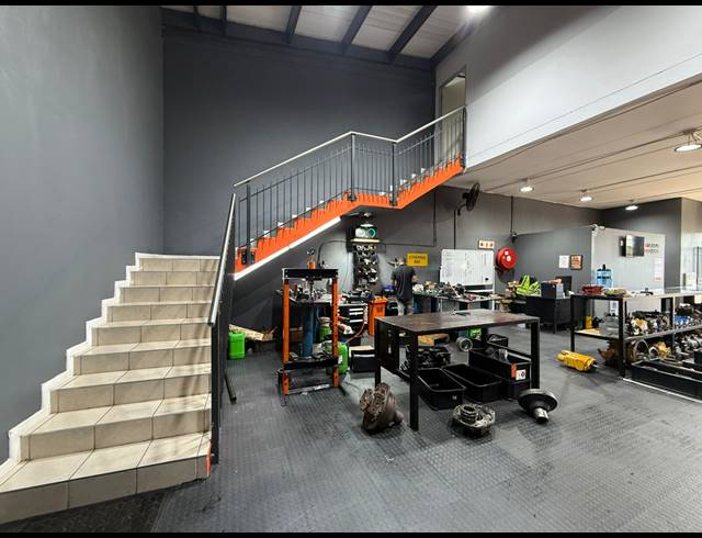 206M² WAREHOUSE TO LET IN SPARTAN